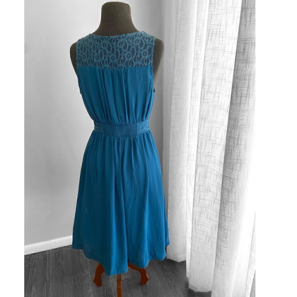 HD In Paris Blue Lace Sleeveless Dress 4 - Picture 6 of 13